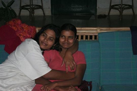2е бисексуалки из Бангладеша и дядя